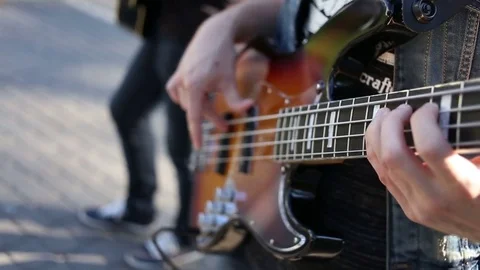 Bass guitar player close up playing virtuoso bass with fingers Vídeo Stock 70282850