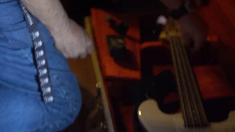 Bass Out of Case Stockbeeldmateriaal 94014042