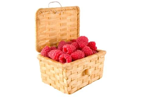 Bast-basket with a raspberry Foto stock