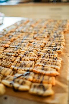 Batch of Delicious Shortbread Biscuits with Choclate Decoration Close Up Foto stock