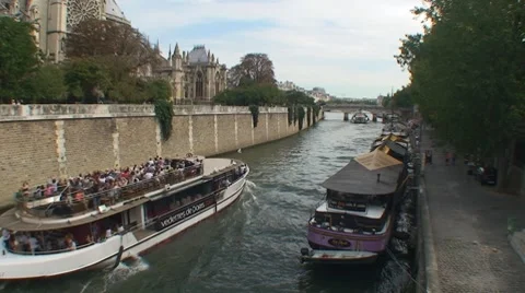 Bateau close to Ile de la cite Stock Footage 8828167