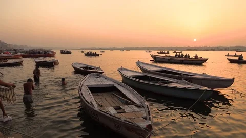 Bath and boats during the sunrise on Ganges at Benaras or Varanasi, beginning of Stock Footage 105688758