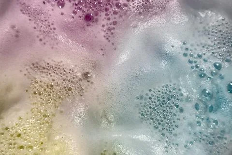 Bath bomb foam and bubbles create organic background plate Foto stock