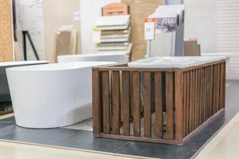 Bath in the building store. baths in the plumbing store. shop baths. Plumbing Fotos de archivo