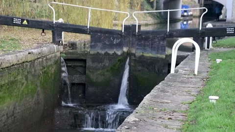 Bath, canal locks, somerset 스톡 동영상 137472174