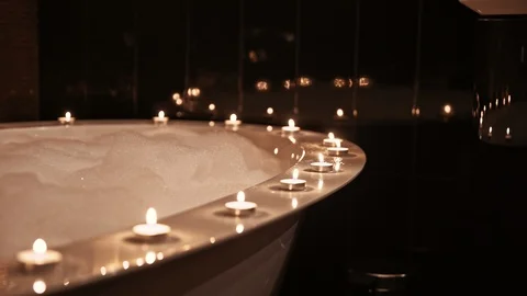 Bath with candles and foam Stockbeeldmateriaal 99996923