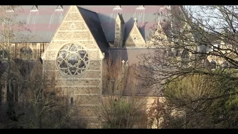 Bath church window circular with seagull fly by, somerset 스톡 동영상 137471488