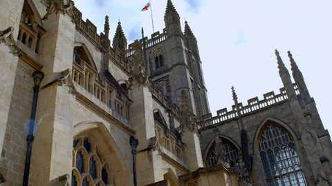 Bath City 4k looking up at cathedral on sunny day with subtle flare Stock Footage 112534615