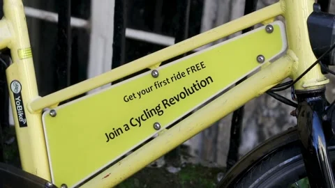 Bath, cycle electric in city centre 스톡 동영상 137474598