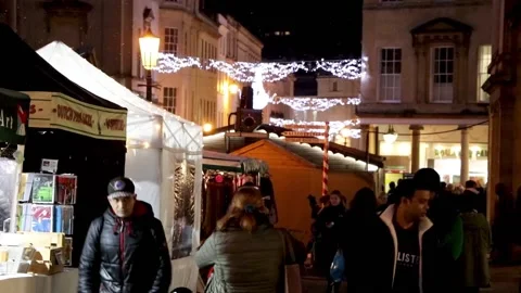 Bath, night time, people walking, stalls, xmas market, somerset 스톡 동영상 137676720
