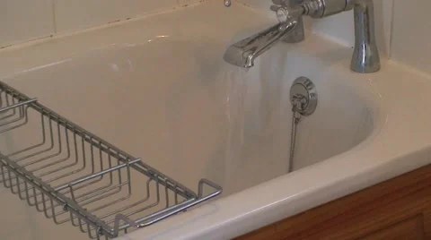Bath Tap Running in Bathroom 動画素材 935283