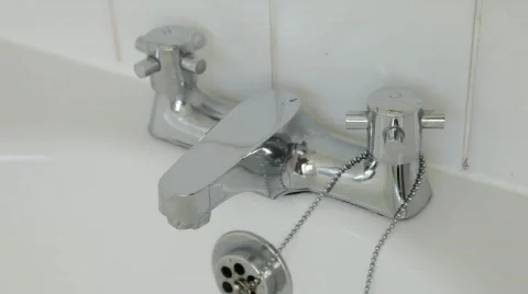 Bath taps turning on and off 库存影片 369919
