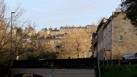 Bath traffic over bridge on canal, somerset 스톡 동영상 137472097