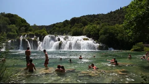 Bath at the waterfall, Croatia Stockbeeldmateriaal 7766267