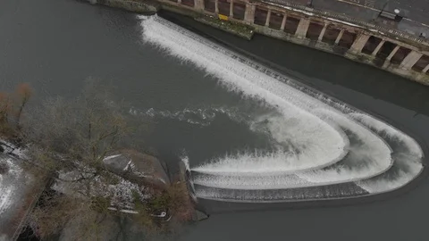 Bath weir 4k drone footage 40s Video stock 104824864