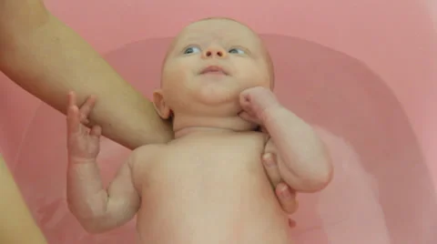 Bathing a newborn Stock Footage 32626046