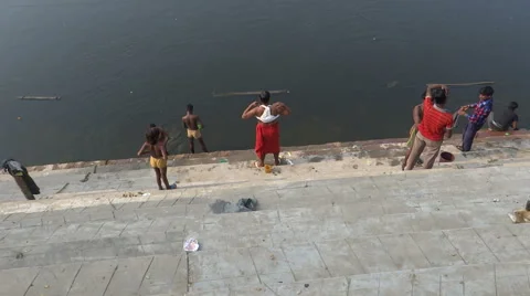 Bathing in a polluted river 스톡 동영상 43562816