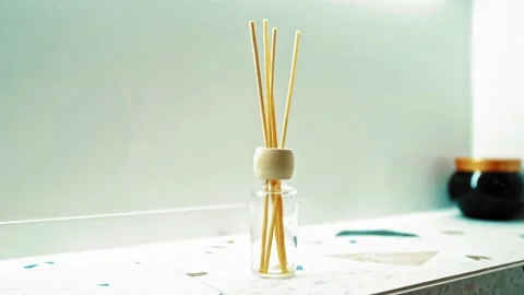 Bathroom Aromatic Fragrance Reed Diffusers Sticks in Transparent Glass Flask Vidéo 170025283
