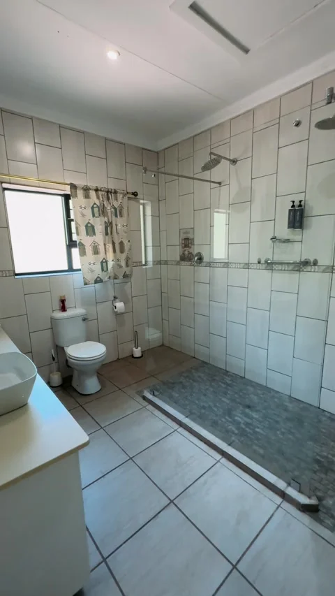  bathroom in a luxury hotel Stock Footage 325454021