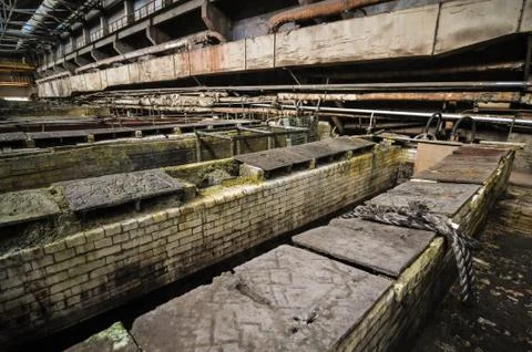 Baths and cans of chemically active liquid in hazardous industries Stock-Fotos