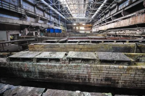 Baths and cans of chemically active liquid in hazardous industries Stock-Fotos