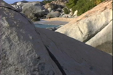 Baths Beach Rocks-zoom Видео 816311