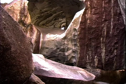 Baths Cave-tilt down Видео 816313