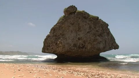 BATHSHEBA TILT OF STONE IN THE MIDLE OF THE OCEAN - BARBADOS ISLAND 스톡 동영상 80822685