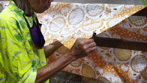 Batik, Close Up hand and canting Video stock 143976060
