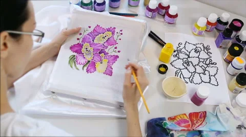 Batik Process: Artist paints on Fabric, Batik-making. Vidéo 62741471