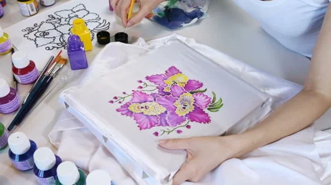Batik Process: Artist paints on Fabric, Batik-making. Vidéo 62741568