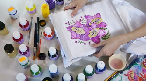 Batik Process: Artist paints on Fabric, Batik-making. Vidéo 62741662