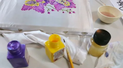 Batik Process: Artist paints on Fabric, Batik-making. Vídeos de archivo 62741673