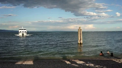 Battello a Porto Dusano 2 Stock-Footage 101280237