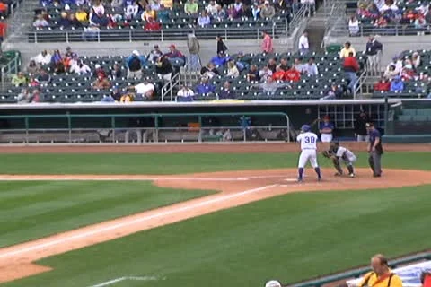 Batter Hitting a Single 動画素材 10686891