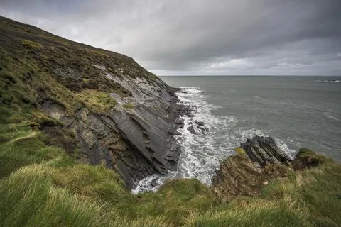 Battered rugged cliff face at Crackington Haven beach Foto stock