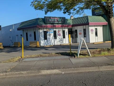 Batteries Northwest storefront with secured windows Stock-Fotos