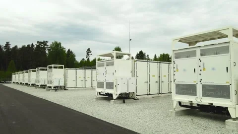 Battery Storage Containers for Power Generation and Distribution Vídeo Stock 335634011