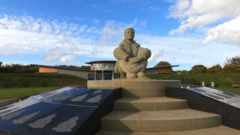 The Battle of Britain Memorial at Capel-le-Ferne Statue of an Airman 스톡 동영상 219634447