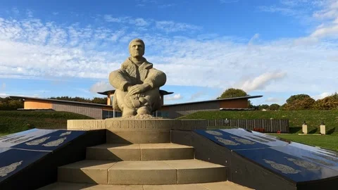 The Battle of Britain Memorial at Capel-le-Ferne Statue of an Airman with zoom 스톡 동영상 219638969