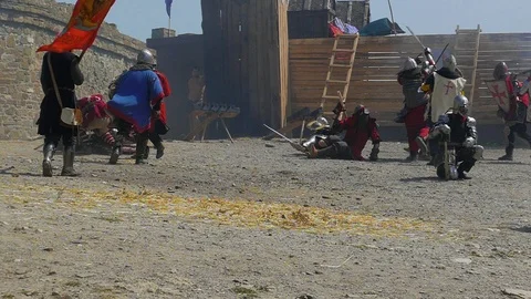The battle of medieval knights fights in front of a wooden fort Stock-Footage 122079077