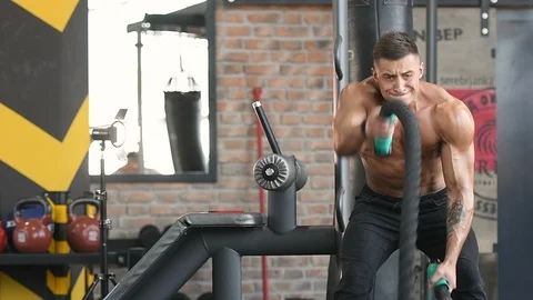 Battle ropes intense workout Vídeos de archivo 106389289