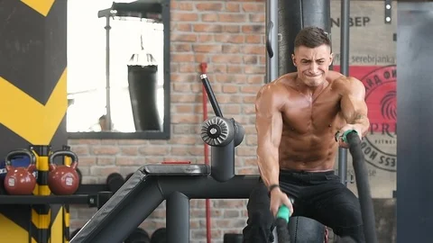 Battle ropes intense workout Video stock 106390075
