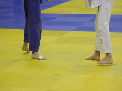 Battle of two fighters judo. Only their legs Stock Footage 80500577