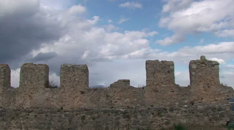 Battlements of ancient castle and clouds (2) Vidéo 30487955