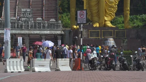 Batu Cave Hindu temple and Lord Murugan statue. Kuala Lumpur, Malaysia Vidéo 86046864