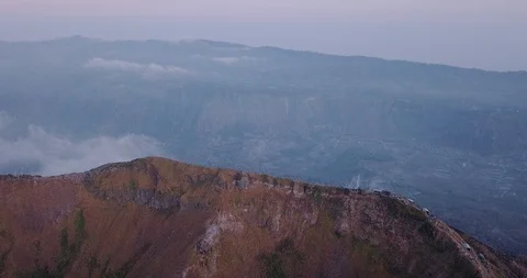 Batur volcano peak surrounded by clouds Video stock 124645725