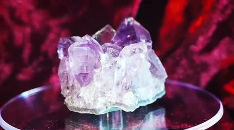 Bautiful amethyst gem rotating Video stock 18155510