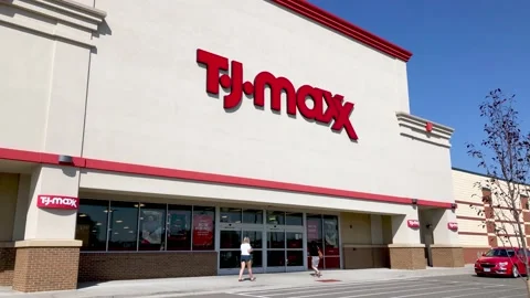 BAXTER, MN - 1 SEP 2021: T.J.Maxx Store front building in sunlight. Stock Footage 169042203