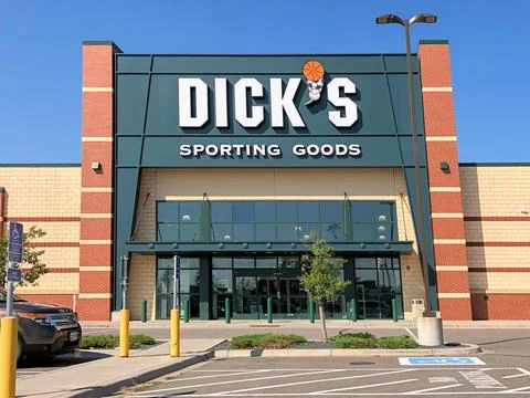 BAXTER, MN - 1 SEP 2021: Dicks Retail store front entrance. Stock Photos